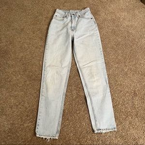 Vtg Levis 512 Slim Taper Denim Jean MADE IN USA Womens 7 Med (26 / 31) Mom Jeans
